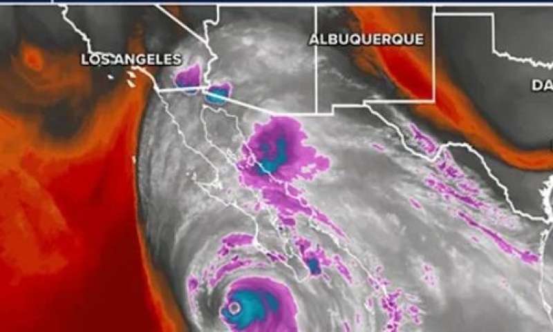 إعصار هيلاري يضرب ولاية كاليفورنيا