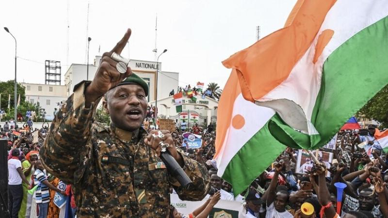 مجلس السلم والأمن بالاتحاد الإفريقي  يعلن يعلق جميع أنشطة النيجر