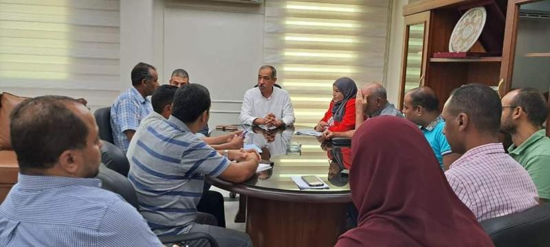 رئيس مدينة الغردقة يعقد اجتماع تنسيقي مع المرافق لضبط آليات العمل