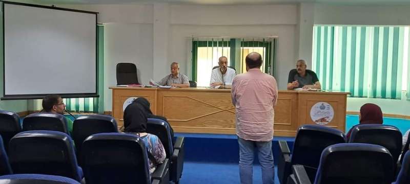 رئيس مدينة الغردقة يواصل عقد اللقاء الاسبوعى مع المواطنين