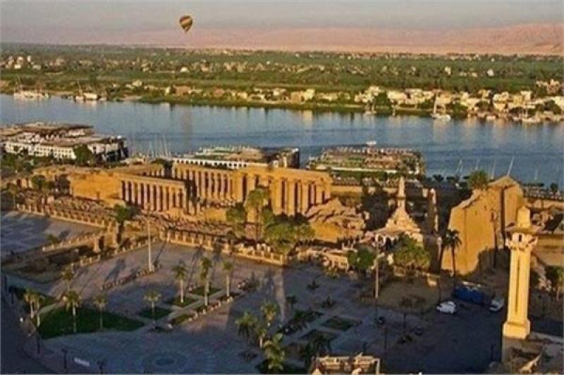 دراسة تطوير وتحسين السياحة النيلية في مصر: دور وزير السياحة والآثار والمؤسسات السياحية