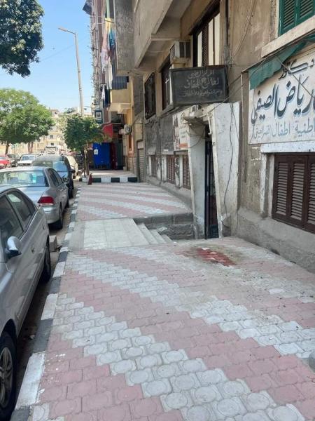 إعادة تأهيل شوارع حي شرق أسيوط بتركيب الانترلوك بالشوارع الضيقة وبلدورات الأرصفة