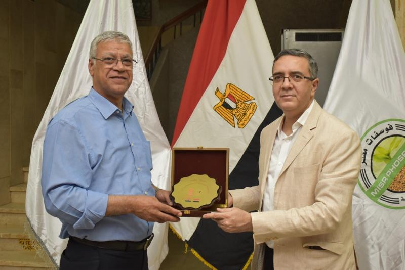 بشائر بريكس.. السفير الهندي يزور مناجم فوسفات مصر لبحث سبل الاستثمار في مشروعات القيمة المضافة