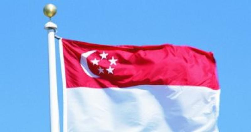 سنغافورة تقترع.. رئيسة سنغافورة ورئيس الوزراء يدليان بصوتيهما والناخبين يدلون بأصواتهم في الانتخابات الرئاسية