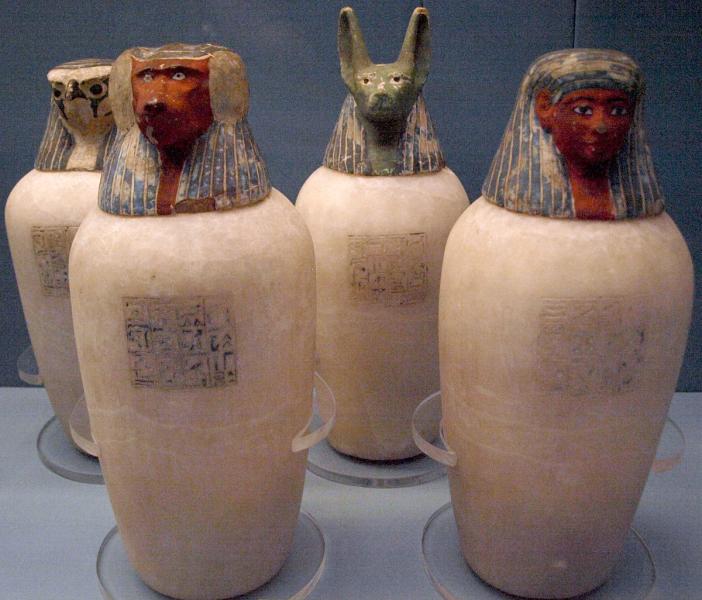 بعمر 3500 عام.. اكتشاف عطر فواح من مقبرة مصرية قديمة يعود لممرضة ملكية