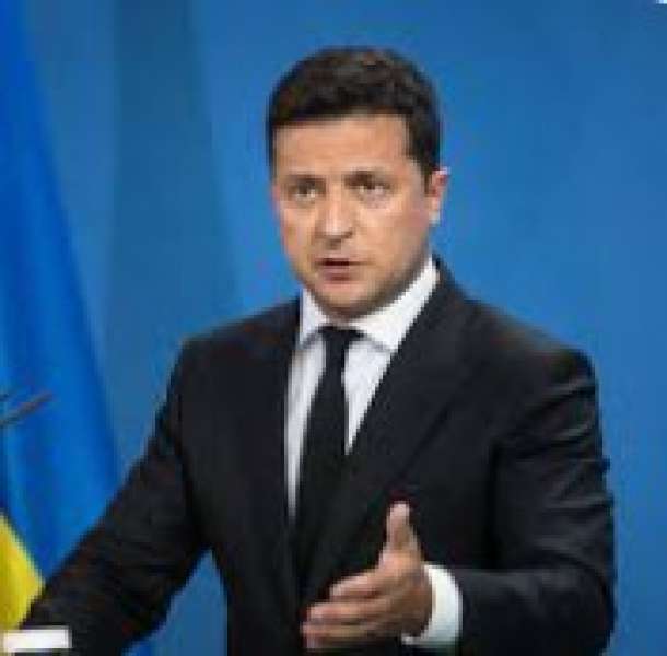 الرئيس الأوكراني يبحث وضع الجبهة مع الرئيس الفرنسي هاتفيا