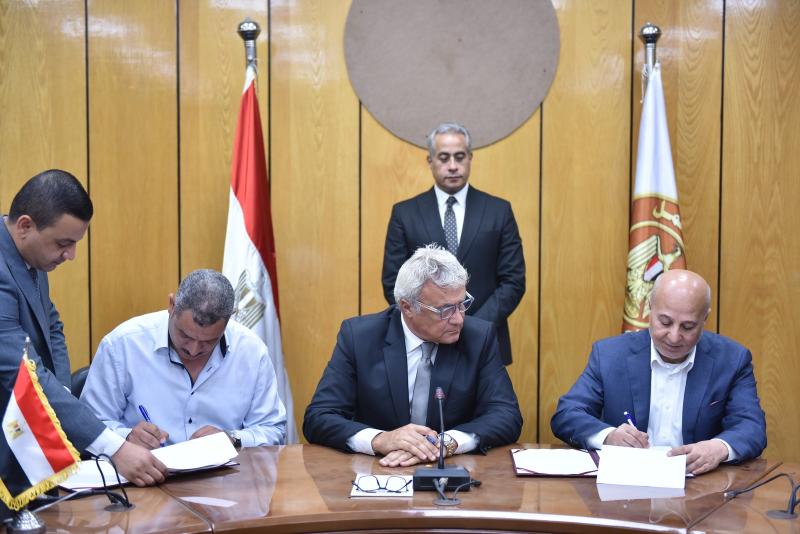 وزير العمل يشهد نجاح مفاوضة جماعية تُحقق مُكتسبات  لـ”طرفي العملية الإنتاجية” في ”إفكو مصر”