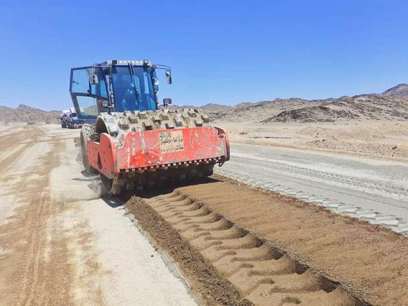 استمرار أعمال رفع كفاءة وتوسعة الطريق الواصل بين الشيخ سالم والشيخ الشاذلى بمرسى علم