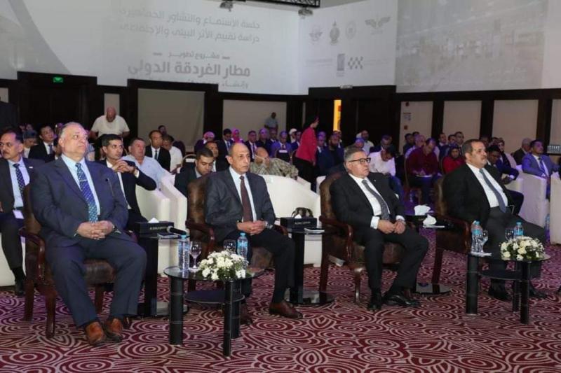 وزير الطيران المدني ومحافظ البحر الأحمر يشهدا جلسة الاستماع والتشاور البيئى
