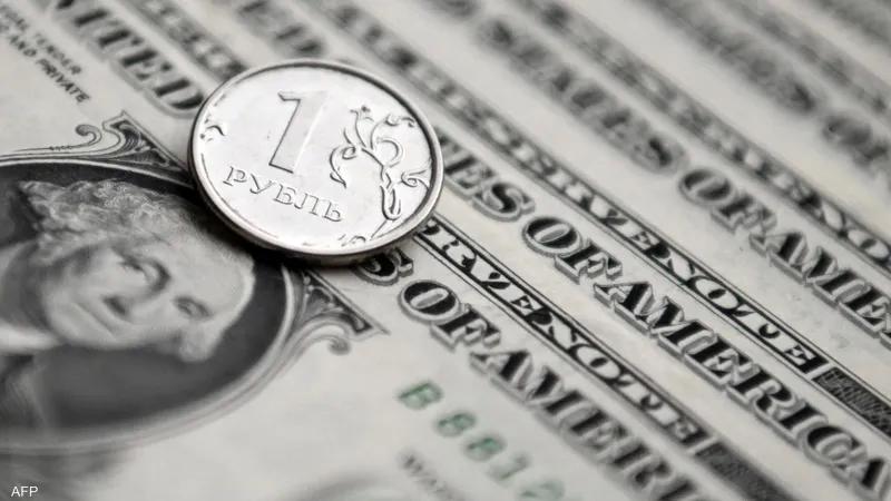 صورة للروبل والدولار