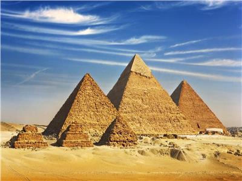 الأهرامات المصرية: خطط لتطوير تجربة السائح ورفع جاذبيتها السياحية