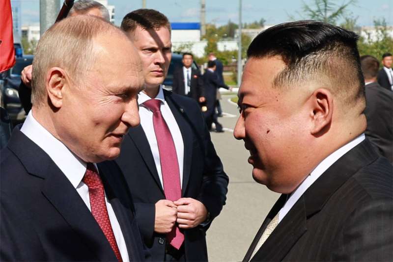 بدء الاجتماع الثنائي المغلق بين بوتين والزعيم كيم جونج أون