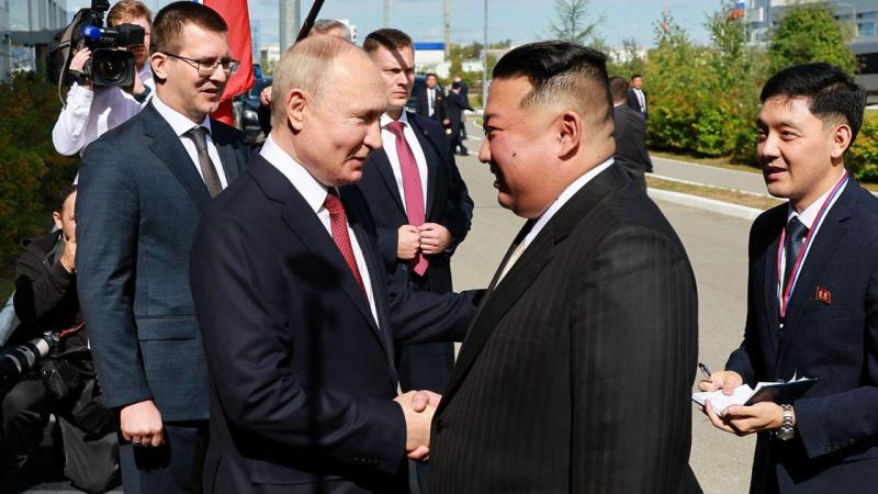 ماذا تعني هدايا بوتين لزعيم كوريا الشمالية البندقية وقفاز الفضاء ؟