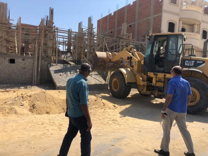 رئيس مدينة القصير يقود حملة لإزالة التعديات والإشغالات بالمناطق الشمالية