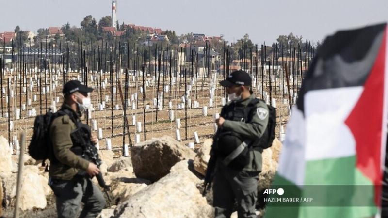 عشرات المستوطنين يقتحمون المسجد الأقصى المبارك بحماية مشددة من قوات الاحتلال الإسرائيلي
