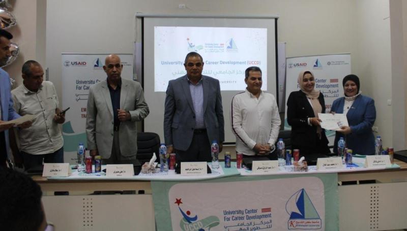رئيس جامعة كفر الشيخ يكرم المتطوعين بالمركز الجامعي للتطوير المهني