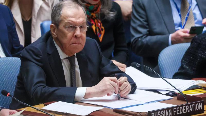 وزير الخارجية الروسي لافروف : يعلن امام مجلس الامن ان مخاطر الصراع تتزايد