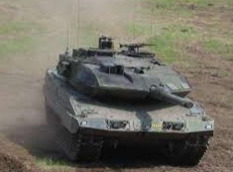 أوكرانيا تتسلم 10 دبابات سويدية
