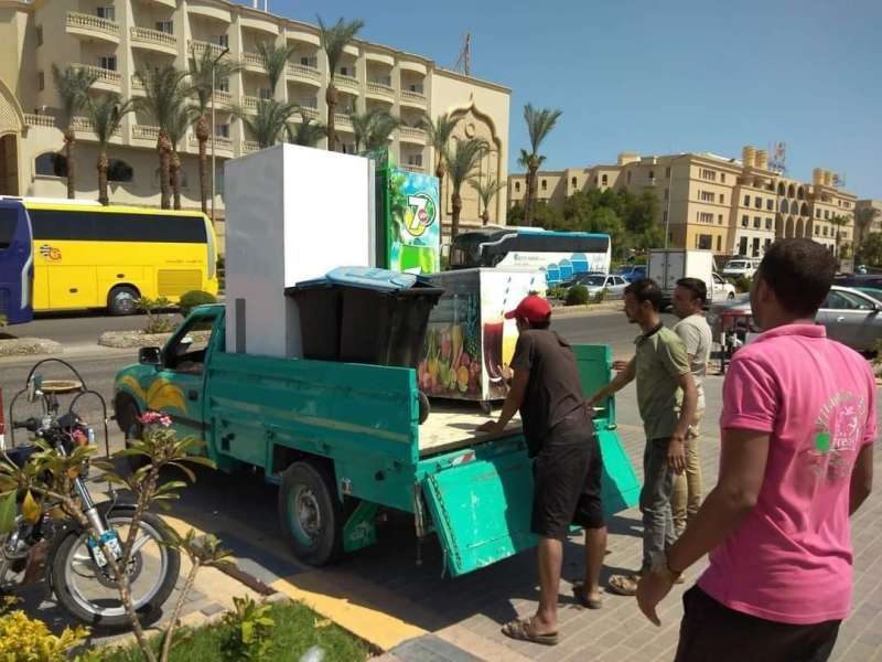 حملة لازالة الاشغالات  بالممشى السياحي الشمالي بالغردقة