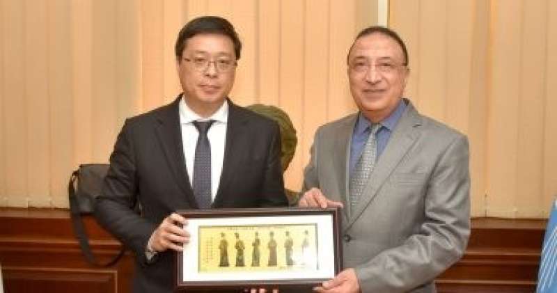 محافظ الإسكندرية يبحث سبل التعاون مع قنصل عام الصين