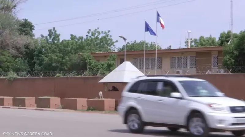السفير الفرنسي في النيجر غادر نيامي الي باريس