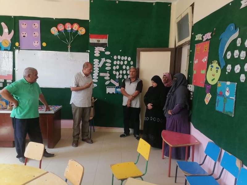 رئيس مدينة مرسى علم : يتفقد المدارس للوقوف على استعدادات بداية العام الدراسى الجديد