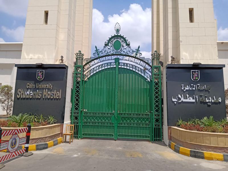 رئيس جامعة القاهرة: لا زيادة في مصروفات المدن الجامعية