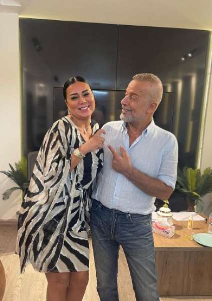 رانيا يوسف تشوق جمهورها بعمل فني جديد مع شريف منير