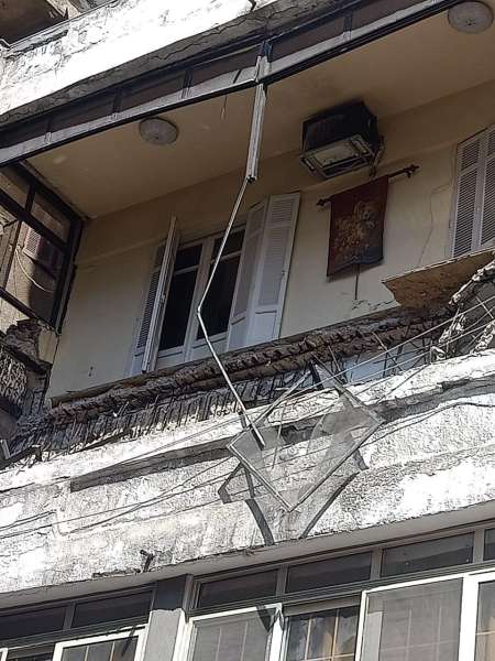 مصرع عامل وإصابة 3 اخرين في انهيار شرفة عقار بسابا باشا الإسكندرية