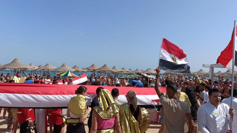 احتفالات ذكرى أكتوبر داخل فنادق الغردقة بمشاركة السائحين