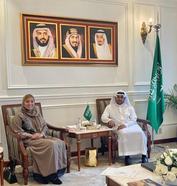 ”السحيباني” يناقش تعزيز دور المرأة وقدراتها  في دعم أهداف منظمة التعاون الإسلامي