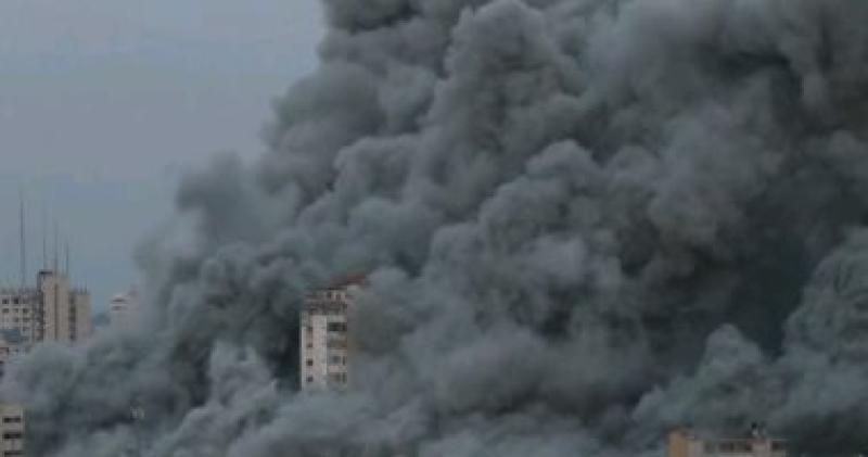 الطائرات الحربية الإسرائيلية تشن غارات عنيفة على ميناء غزة