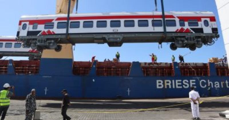 ميناء الإسكندرية يستقبل 16 عربة  قطار روسية جديدة