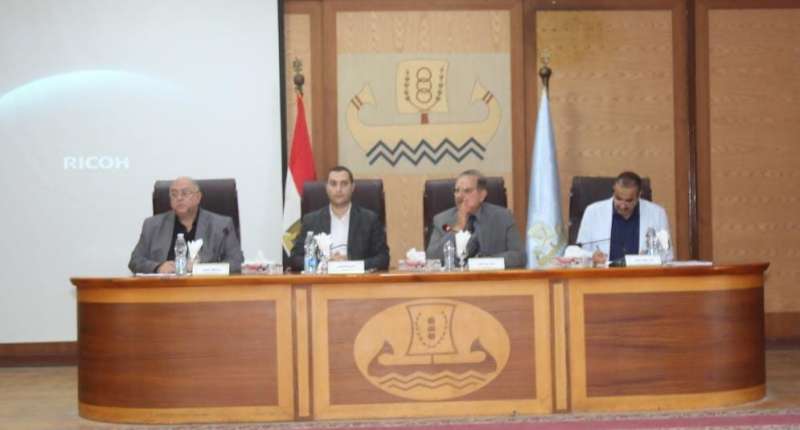 محافظ كفر الشيخ يستعرض مشروعات الخطة الاستثمارية