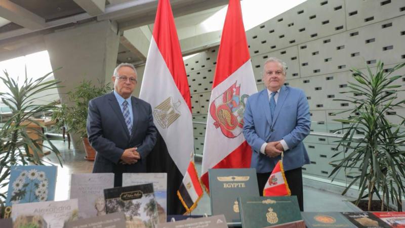 مكتبة الإسكندرية تهدي بيرو الوطنية ٧٠ كتاب من  إصداراتها