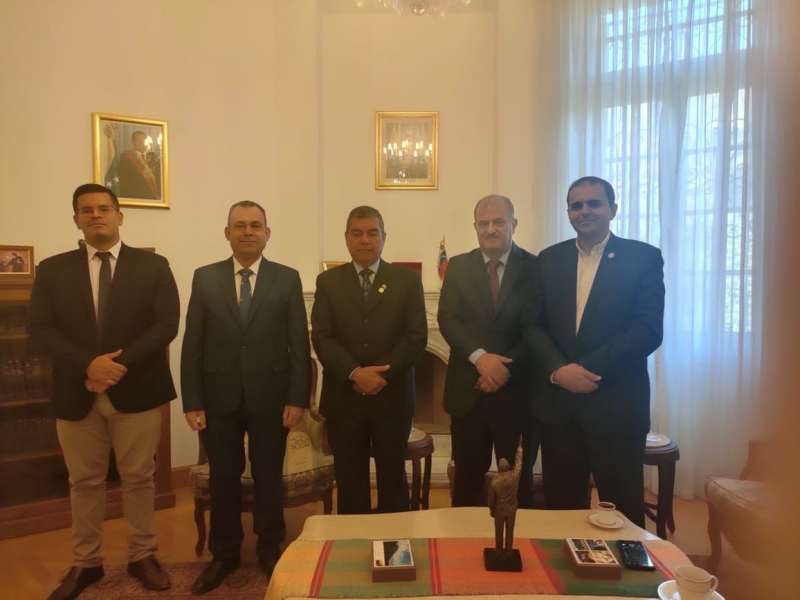 سفير فنزويلا يستقبل وفد ”الإعلاميين الأفروآسيوي”