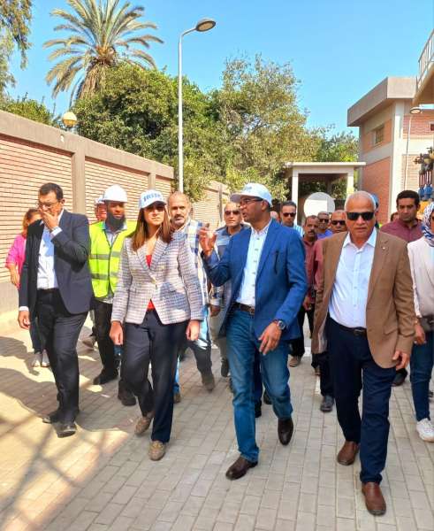 نائبا وزير الاسكان ومحافظ البحيرة يتفقدان محطتى معالجة الصرف الصحى بقريتى أم صابر والبريجات