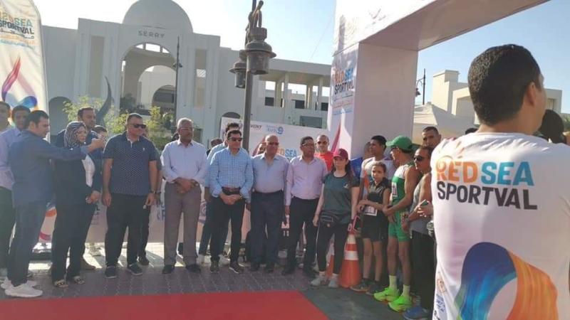 وزير الشباب  يطلق إشارة البدء لماراثون الجرى بالممشى السياحى بالغردقة