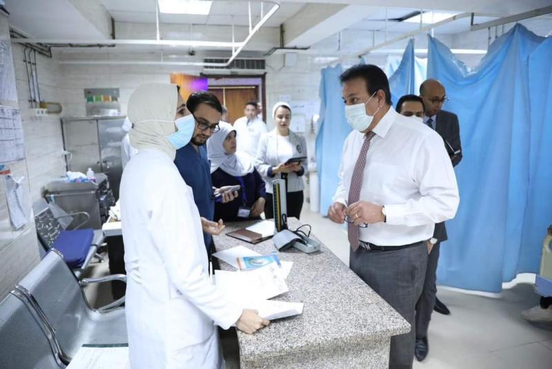 وزير الصحة يوجه بتخصيص فريق عمل لتيسير حصول المواطنين على الخدمات الطبية في مستشفى صيدناوي
