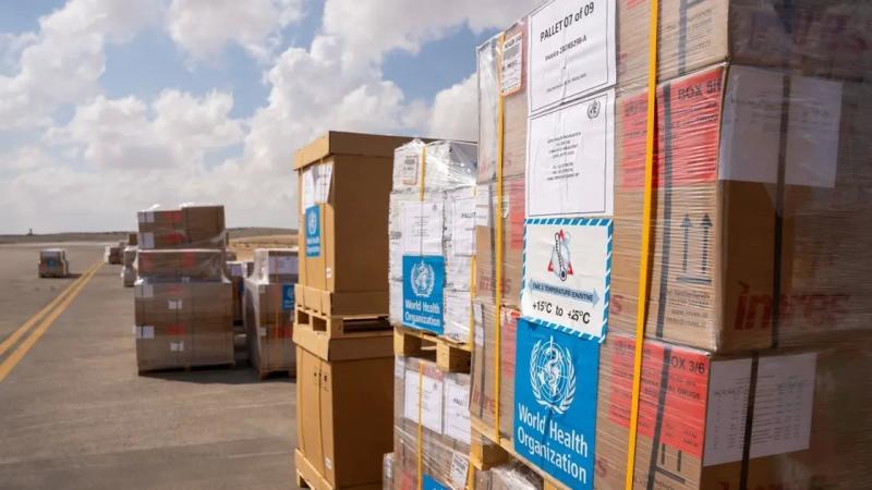 اصطفاف المساعدات الدولية والمصرية في مدخل معبر رفح