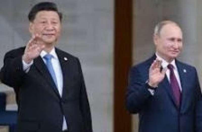 الرئيس الروسي بوتين والرئيس الصيني تشي 
