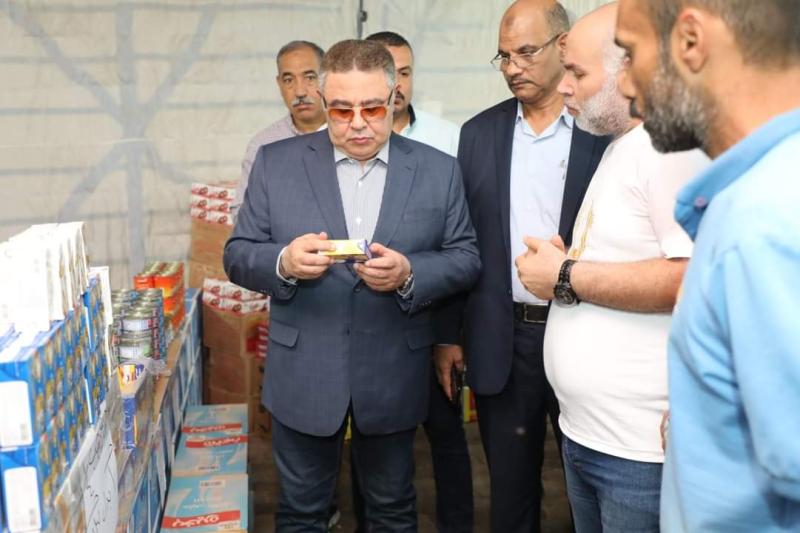 محافظ البحر الاحمر يفتتح معرض السلع الغذائية بالغردقة