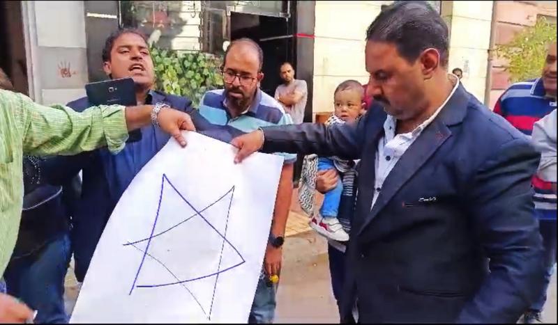 وقفة تضامنية وحرق العلم الإسرائيلي بنقابة الصحفيين بالإسكندرية