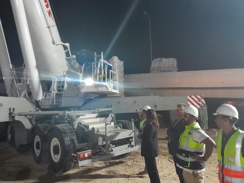 نائب محافظ البحيرة تتابع أعمال تركيب الهيكل المعدنى لكوبري مزلقان أبو حمص الجديد