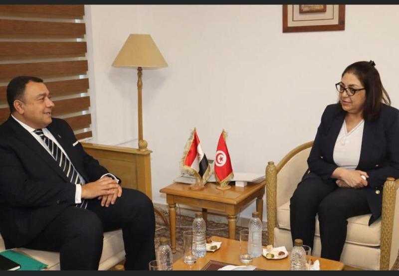 السفير المصري فى تونس يلتقي بوزيرة التجارة وتنمية الصادرات التونسية