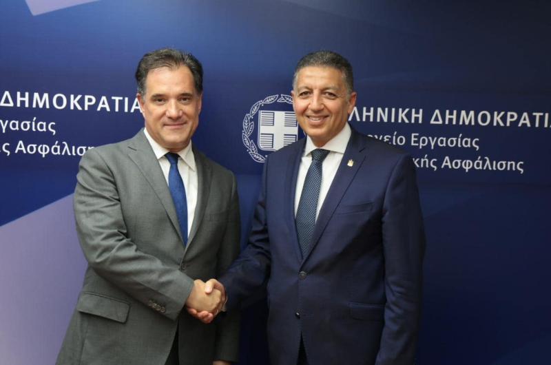 سفير مصر في أثينا يلتقي وزير العمل والشئون الاجتماعية اليوناني