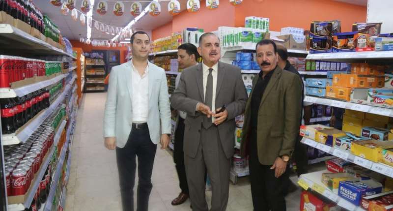 محافظ كفر الشيخ ونائبه يتابعان تطبيق مبادرة تخفيض الأسعار