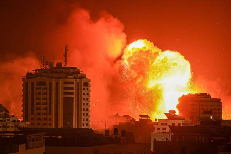 ”وفا” : قصف إسرائيلي عنيف ومستمر على قطاع غزة