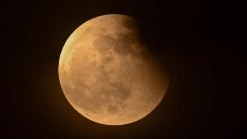 مرصد حلوان يكشف سبب اختفاء القمر عن السماء لمدة 76 دقيقة