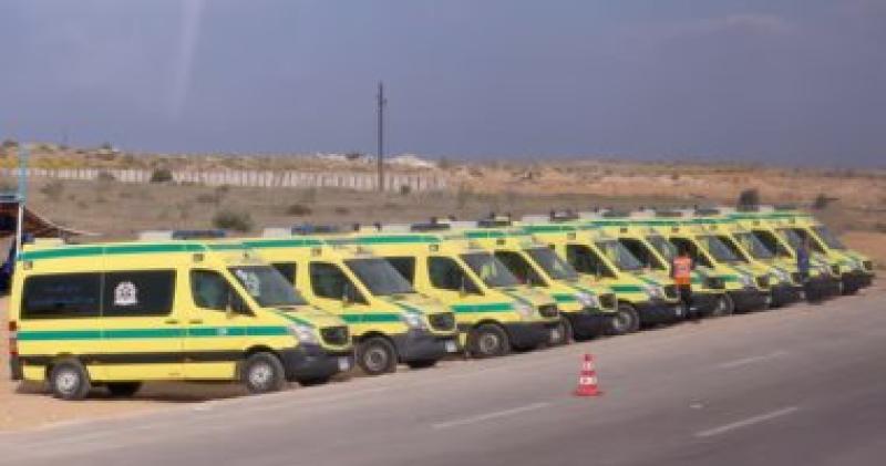 صورة لأصطفاف سيارات الاسعاف المصرية امام معبررفح